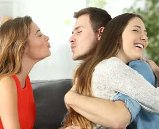 Sete sinais de que você deveria estar em um relacionamento aberto