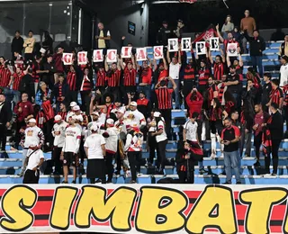 Torcida do Vitória faz homenagem a Pepe Mujica no Estádio Centenário
