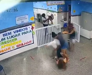 VÍDEO: Mãe de aluna agride diretora de escola em Salvador
