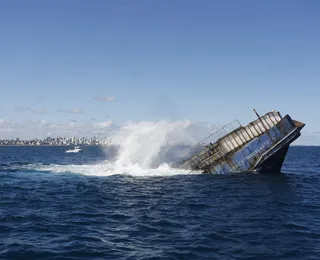 VÍDEO: ferry-boat é afundado na Baía de Todos-os-Santos