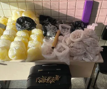 Homem é preso com mais de 20 mil pedras de crack em Salvador - Imagem