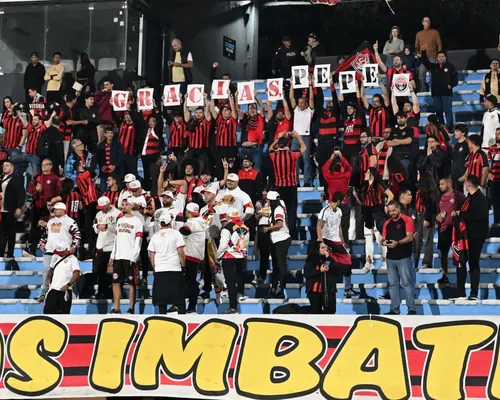 Torcida do Vitória faz homenagem a Pepe Mujica no Estádio Centenário - Imagem