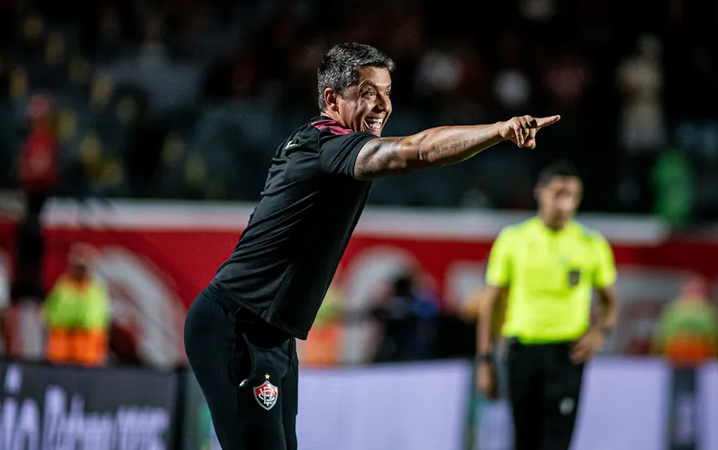 Estresse e pressão: Carpini precisa de mais do que folga no Vitória - Imagem