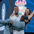 Convites do casamento de Éder Militão são roubados imagem