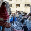 Ataques aéreos de Israel matam mais 72 palestinos em Gaza imagem