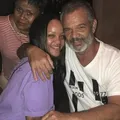 Pai de Rihanna morre aos 70 anos; saiba detalhes imagem
