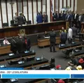 Servidores do Judiciário invadem Alba e sessão é encerrada imagem