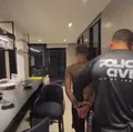 Suspeito de envolvimento com CV, MC Poze do Rodo é preso em casa imagem