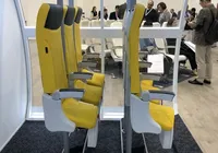 Assentos de avião para viajar 'em pé' podem virar realidade logo