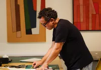 Do couro ao alumínio: Dedé Lins leva sua arte industrial à Salvador