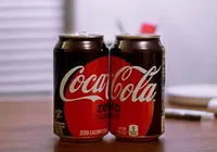 Produção da Coca-Cola é suspensa por suspeita de contaminação de álcool imagem