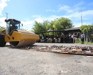 Mais de uma tonelada de armas apreendidas é destruída na Bahia