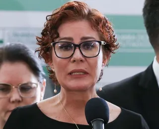 Flávio Bolsonaro pede que Itália ceda asilo político Carla Zambelli