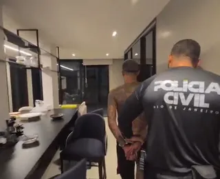 Suspeito de envolvimento com CV, MC Poze do Rodo é preso em casa