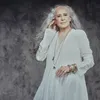 Maria Bethânia fala sobre turnê, cinebiografia e perda de grande cantora - Imagem