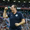 Mrº Tabu: Ceni quebra marcas negativas no comando do Bahia imagem