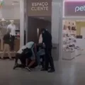 Homem surta e ameaça cliente com faca em shopping de Salvador imagem