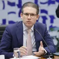 Hugo Motta reage à decisão de Moraes sobre IOF imagem
