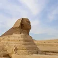 Nova descoberta em Gizé liga pirâmides do Egito a aliens e Tesla; entenda imagem