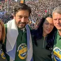 Tarcísio usa bandeira de Israel e canta louvor na Marcha para Jesus imagem