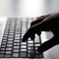 Como se proteger após vazamentos de 16 milhões de senhas imagem