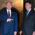 Veja a reação de Bolsonaro após afago de Donald Trump imagem