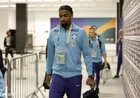 Alexsandro vibra após jogar primeira partida no Brasil pela Seleção