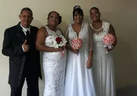 Amor que une: mãe e filha lésbica sobem ao 'altar' no mesmo dia imagem