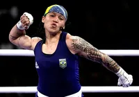 Bia Ferreira brilha nos EUA, mantém cinturão e desafia campeã da WBA
