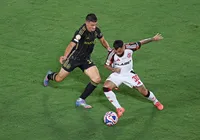 Bola na trave não altera o placar! Flamengo empata e lidera no Mundial imagem