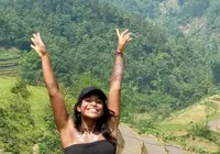Juliana Marins é vista imóvel a 500 metros em vulcão na Indonésia imagem