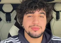 Brotheragem? Nattan pega em parte íntima de rapaz durante show imagem