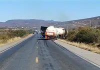 Colisão frontal deixa dois mortos e interdita rodovia na Bahia