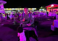 Com os filhos, pai solteiro procura "esquema" no São João do Parque