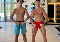 Cristiano Ronaldo posta foto com o filho e detalhe inusitado chama atenção; veja