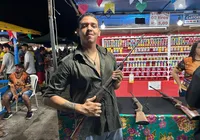 Dispensado do exército, jovem relembra tradição familiar em brincadeira