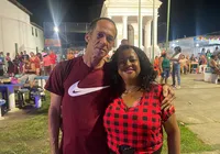 Forró e romance: casais curtem São João de Pirajá