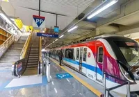 Homem que ficou preso em trilhos do metrô está em estado grave imagem