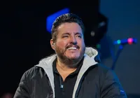 Cantor Bruno se recusa segurar bandeira de Pernambuco e causa polêmica imagem