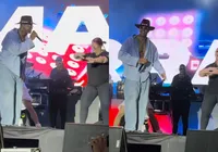 VÍDEO: intérprete de libras 'quebra tudo' em coreografia com Léo Santana