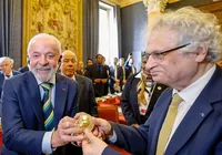 Lula recebe honraria da Academia Francesa que foi dada a Dom Pedro II imagem