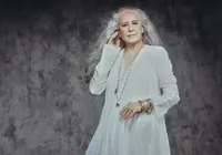 Maria Bethânia fala sobre turnê, cinebiografia e perda de grande cantora
