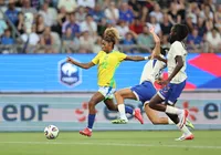 Seleção Feminina sofre virada e perde de 3 a 2 para a França