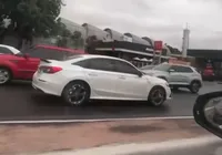 VÍDEO: Motorista é flagrado na Estrada do Coco dirigindo na contramão