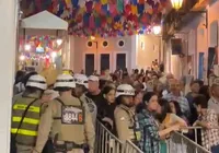 Vídeo: Pelourinho lota e tem acesso ao palco principal bloqueado