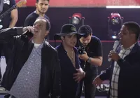 Vídeo: deputado e prefeito viram whisky em festa de São João