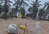 Vídeo: Após demolição, dono de barraca é impedido de trabalhar na praia