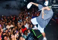 Zé Felipe é vaiado pelo público durante show de São João na Bahia imagem