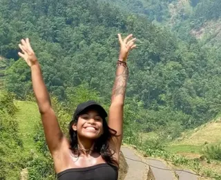 Juliana Marins é vista imóvel a 500 metros em vulcão na Indonésia