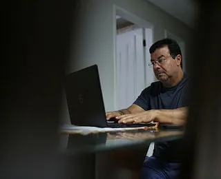 Do salário apertado ao desejo de poupar: os caminhos para iniciar um investimento
